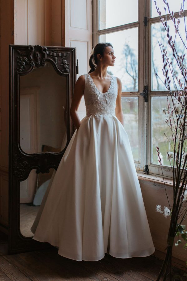 Robe de mariée, mikado, dentelle.