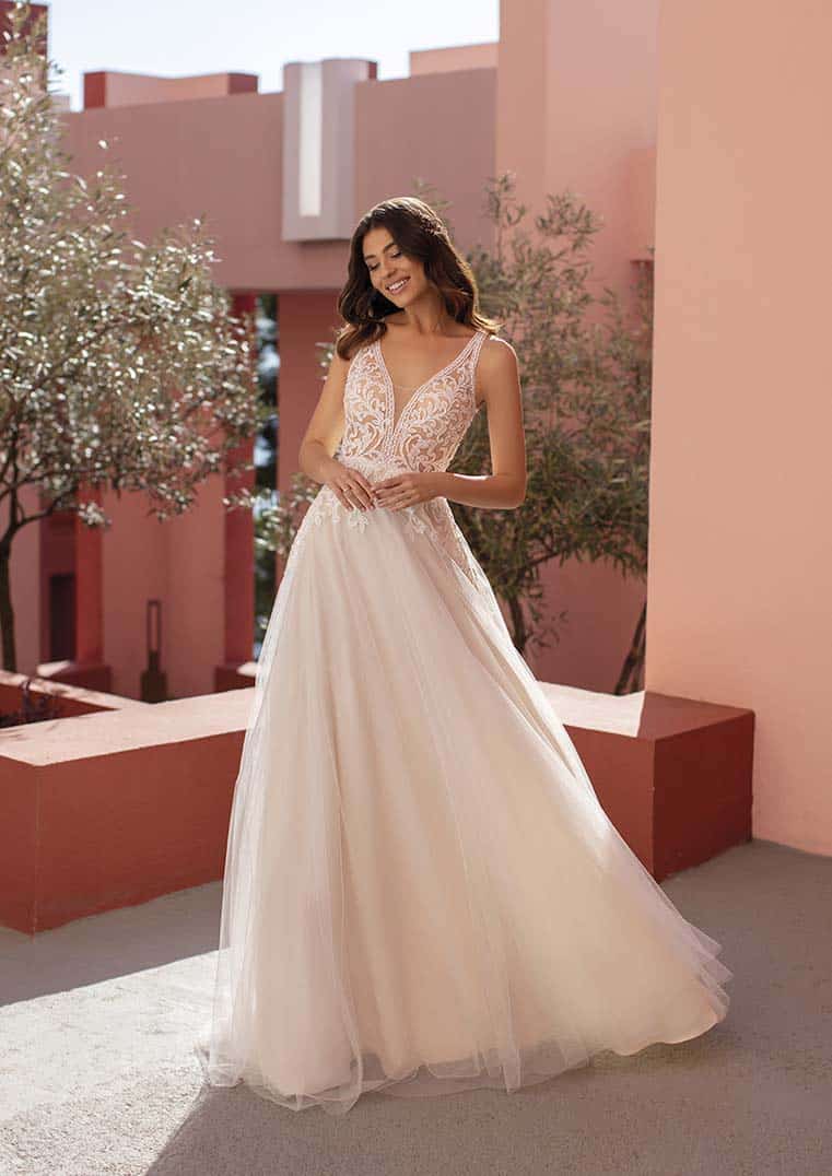 LOBELIA wedding dress White One Collection 2021 | Boutique Paris