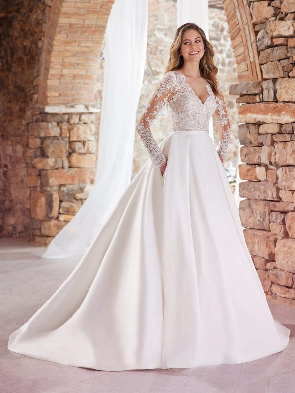 AMOL wedding dress White One Collection 2022 | Boutique Paris