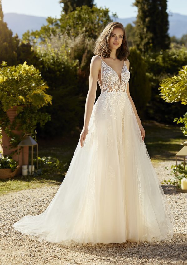 GRACEFUL wedding dress White One Collection 2023 | Boutique Paris
