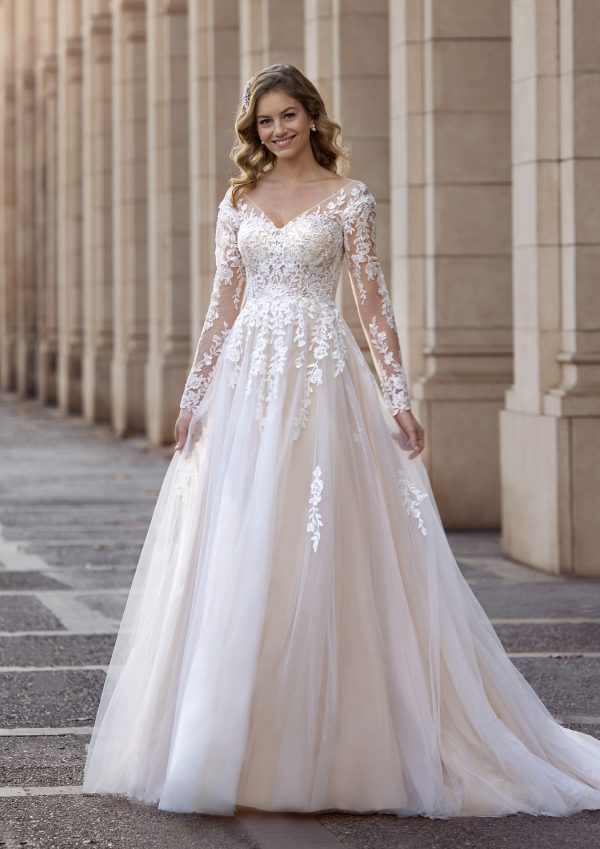 SLICK wedding dress White One Collection 2023 | Boutique Paris