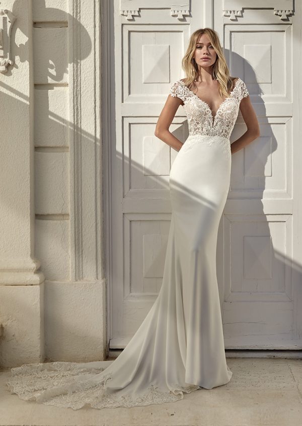 EURELIA wedding dress White One Collection 2023 | Boutique Paris