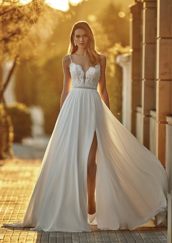 KACY wedding dress White One Collection 2023 | Boutique Paris