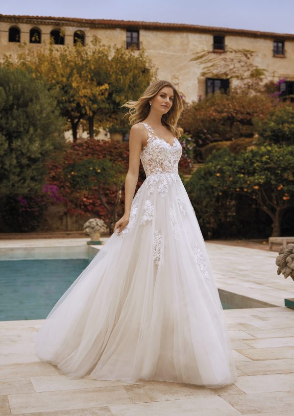 MCLEAN wedding dress White One Collection 2024 | Boutique Paris