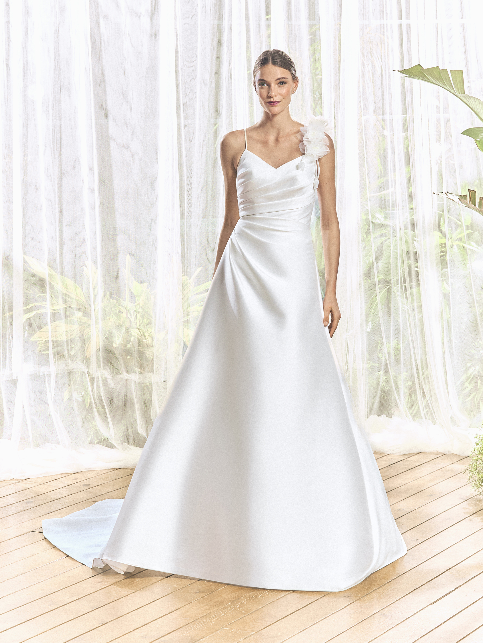 Robe de Mariée CORDEIRO White One Collection | Boutique Paris Robe de Mariée CORDEIRO White One Collection | Boutique Paris
