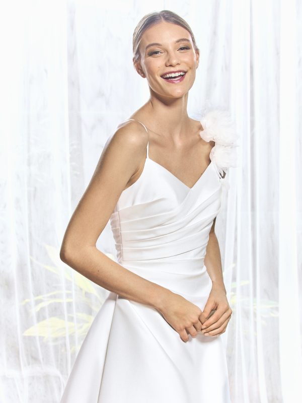 Robe de Mariée CORDEIRO White One Collection | Boutique Paris Robe de Mariée CORDEIRO White One Collection | Boutique Paris