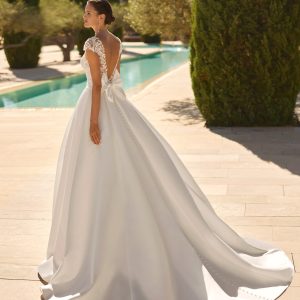 Robe de Mariée SOFIA de Adriana Alier Collection 2026 | Paris