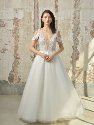 ANTHEAS Cymbeline wedding dress Collection: Boutique Cymbeline Paris 15