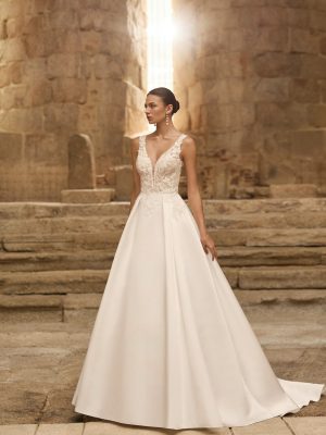 POESIA wedding dress Adriana Alier Collection 2027 | Boutique Paris
